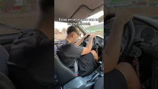 Conducir un coche manual en un atasco de horas es lo peor que te puede pasar…