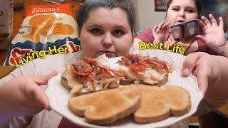 Amberlynn has six bacons on her sandwich | Living her best life