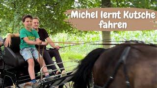 Michel lernt Kutsche fahren