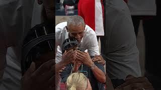 Barack Obama and Dawn Staley meet  #BarackObama #Obama #WNBA #NBA #Basketball #USA