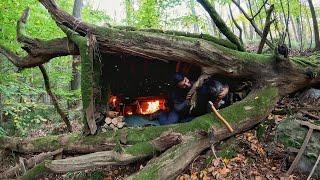 7 Tage Solo-Überlebenscamping im Regenwald, Bau einer warmen Bushcraft-Unterkunft, am Lehmkamin