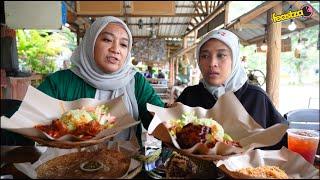 NASI LEMAK JANDA BAIK | LEMPENG KELAPA | FIZA O DAN FARA FAUZANA SARAPAN DI WARONG JANDA BAIK