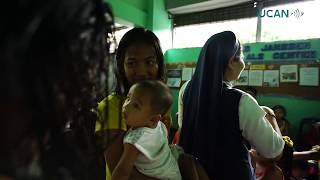 Manila's homeless children find food and bath