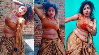 Sexy bhabhi hot belly show in saree deep navel seductive dance hot dance || Viral Desi Reelz