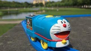 Kids Song: Row Row Row Your Boat & Doraemon at Schloßgarten, Schwerin, Germany (01776)