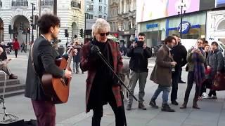 Rod Stewart - Impromptu street performance "Handbags And Gladrags" At London's Piccadilly Circus