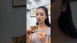 网传700一块的迪拜巧克力，让朋友从迪拜背回来，再从北京寄到杭州。但我两块一共花了600多。你们吃过没有？感觉好吃不？召唤茶友 迪拜巧克力