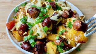 Baked potatoes with sausage. Easy and delicious! Country potatoes with sausage and cheese.