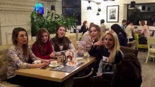 Beloe Zlato - Russian girls sing in a cafe (Девушки поют в Кафе Русские песни!)