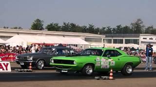 Plymouth Cuda 440 vs Ford Mustang 1966 Coupe - Drag racing Hills Race 2014