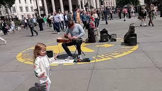 London Guitarist Uniquely Performs in Trafalgar Square