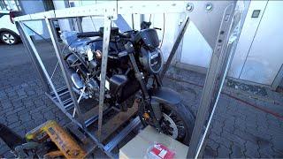 Honda CB 1000 R 2021 Black Edition Unboxing  from shipping steel frame.