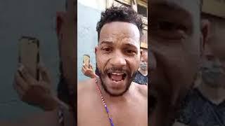 Cubanos cantan Patria y Vida frente a la sede del Movimiento San Isidro en La Habana, Cuba