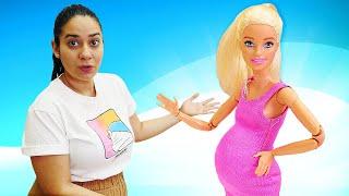 Spielspaß mit Barbie. Valeria und Kate helfen der schwangeren Barbie. Puppen Video auf Deutsch