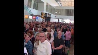 Colas interminables en el control de pasaportes del aeropuerto de Alicante