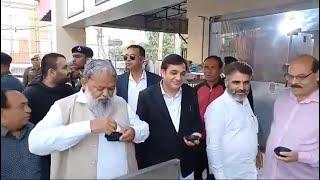 Anil Vij Dropped from Haryana Cabinet, Spotted Enjoying Golgappas in Hometown Ambala | News9