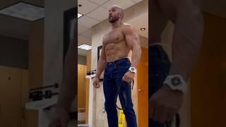 Muscle man in jeans ️ fit4ever_perez