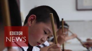 Chinese caligraphy: When children forget how to write - BBC News