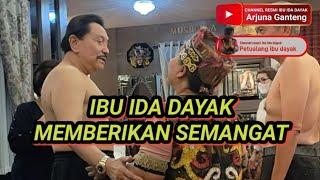 IBU IDA DAYAK MEMBERIKAN SEMANGAT KEPADA JENDERAL TNI HENDROPRIYONO