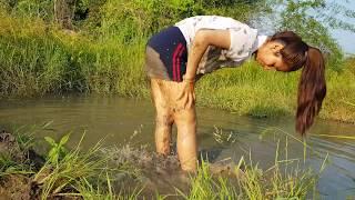 WOW Sexy Girl Fishing at battambang Province in cambodia Traditional Fishing(part49)