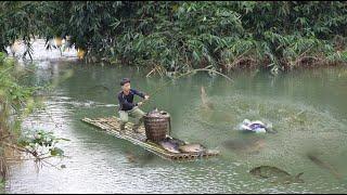 Membuat rakit bambu, menangkap banyak ikan dan menjual ikan di pasar. Berkebun di lahan baru