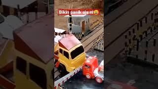 Detik detik kereta tabrak mobil , versi miniatur #shorts #keretaapi #mainankeretaapi #mainanmobil