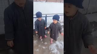 Viral Cute Little Kashmiri Girls Enjoying Snow ️ Watch Full Video