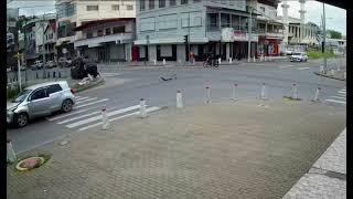 Aanrijding Op De Bekende Kruising Van Zwartenhovenbrug- en Keizerstraat | Suriname Today