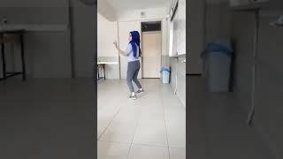 LİSELİ KIZDAN SINIFTA TWERK (+18) #liseli #türkifsa #sex #+18 #erotik #twerk #dans