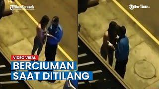 VIRAL Video Perempuan Ini Malah Berciuman dengan Seorang Polisi saat Ditilang