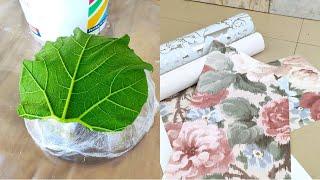 I filled the pumpkin leaf with plaster and the remains of the wallpaper with concrete.