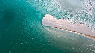 Olas Perfectas de Surf Bajo un Temporal de Levante