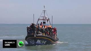 Top Channel/ Mbyten katër emigrantë në La Mansh: U përmbys varka, shpëtohen 63 vetë!