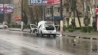 Мелитополь 03.04.23г. в центре города подорвали автомобиль пострадал Максим Зубарев глава п.Акимовка