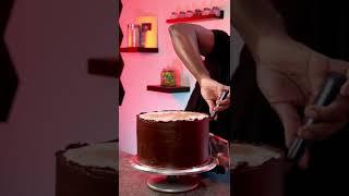 How to cover a cake with chocolate ganache #shorts