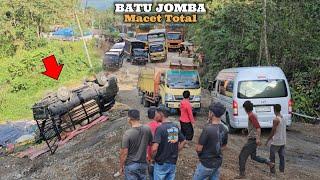 Batu Jomba badly damaged, two cars overturned