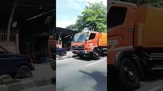 garbage truck dance