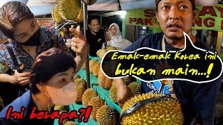 Ibu rumah tangga Korea lvl.100 ketemu penjual durian di pinggir jalan!