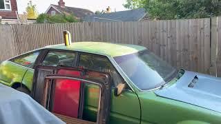 Rover SD1 2400 SD Turbo Diesel - Video 113 Fitting gutter rail trim