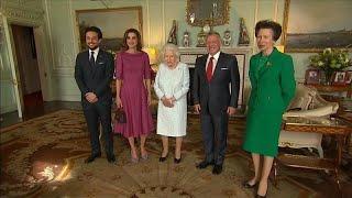 فيديو: ملكة بريطانيا تستقبل الملك عبد الله والملكة رانيا في قصر باكنغهام
