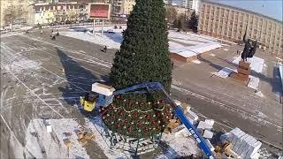 Монтаж каркасной искусственной елки "Уральская" на подиуме