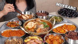 쟁반가득 집밥먹방 :) 동태찌개에 옥수수 김치전, 김치어묵볶음, 견과류멸치조림, 오이무침, 햄부침, 후식은 첨 먹어보는 가지포도.