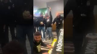 PAOK fans playing piano and singing in Manchester #paok