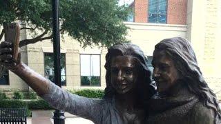 The art of the selfie: Take a look at new statue in Texas