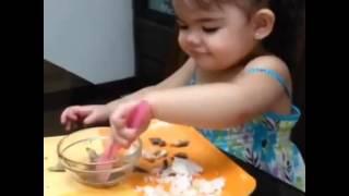 Scarlett Kramer Tulog-tulogan And Eating