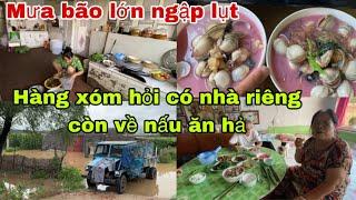 #446Mưa bão lớn ngập lụt,nước tràn quốc lộ cao 1met ,Hàng xóm hỏi có nhà riêng còn về nấu ăn hả