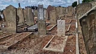 East Ham Jewish Cemetery. Part 1 = Intro & entry into the Cemetery. The Tour Begins. See descript ⬇️