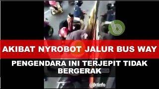 AKIBAT NYROBOT, PENGENDARA MOTOR INI TERJEPIT JALUR BUSWAY