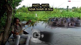 Gak ada orang berani mancing di sini,, kuburan tenggelam jadi sarang ikan