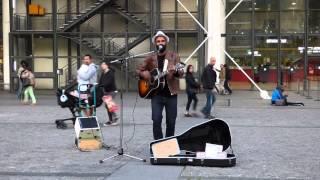 Paris - Centre Pompidou - Street Music